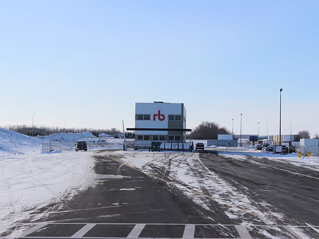 Edmonton, AB: Equipment Delivery and Pick Up - Loading Area Information - Yard Office 3