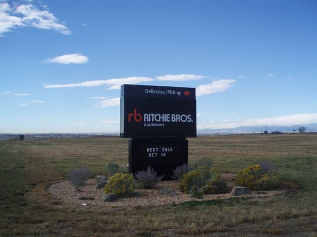 Denver, CO: Equipment Delivery and Pick Up - Loading Area Information - Yard Entrance Marque 3