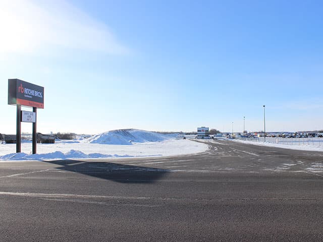 Edmonton, AB: Equipment Delivery and Pick Up - Loading Area Information - Truck Entrance 2