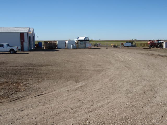 Regina, SK: Equipment Delivery and Pick Up - Loading Area Information - Yard Entrance 2