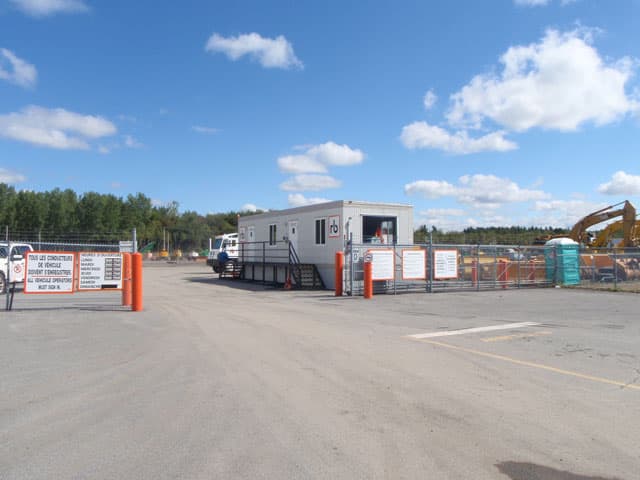 Montreal,QC – Equipment and Delivery Pick Up - Loading Area Information - Truck Entrance 1