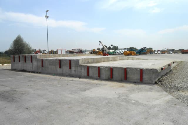 Caorso, ITA: Equipment Delivery and Pick Up - Loading Area Information - Loading/Unloading Ramps 2