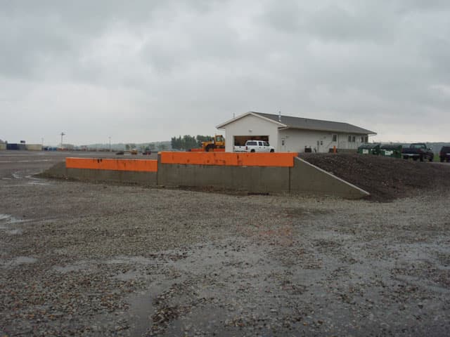 Minneapolis, MN: Equipment Delivery and Pick Up - Loading Area Information - Loading Dock 4